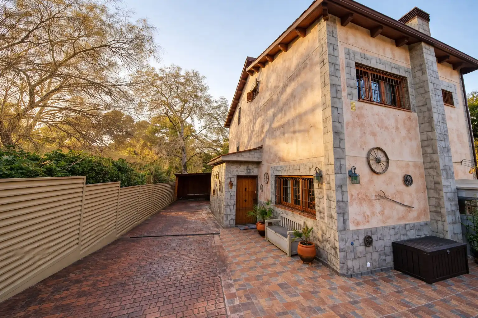 Casa con terraza en venta en Carrer dels Avellaners, imagen 2