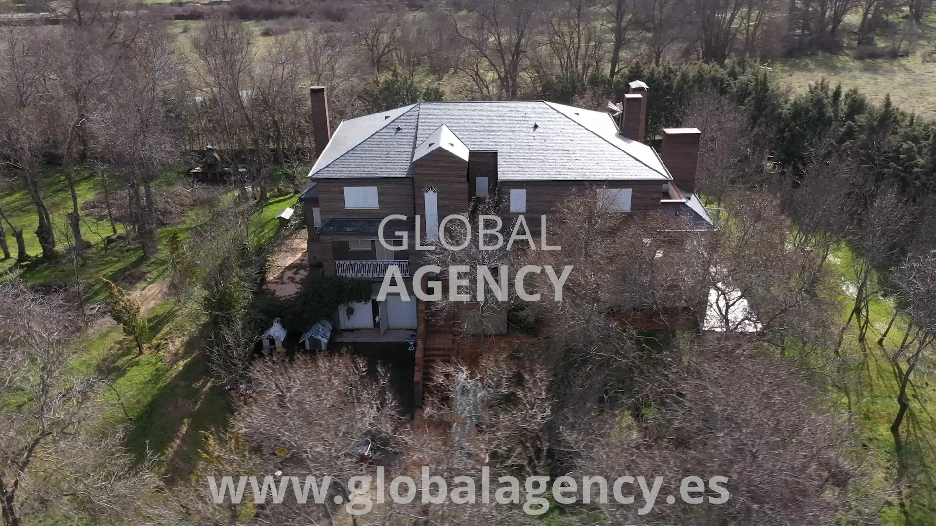 Vista exterior de Casa o xalet en venda en El Escorial amb Aire condicionat, Calefacció i Jardí privat