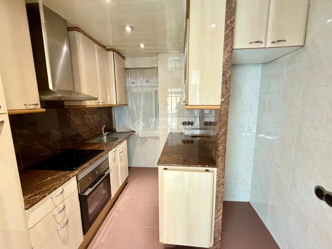 Cuina de Pis en venda en Barcelona amb Aire condicionat i Calefacció
