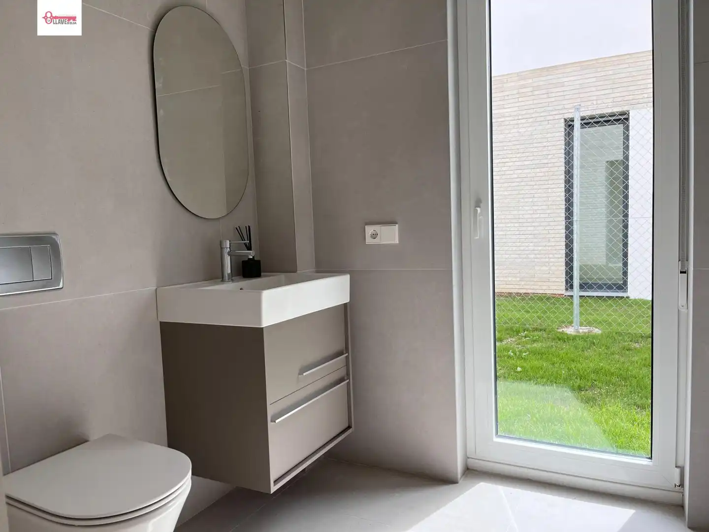 Bany de Casa o xalet en venda en Burgos amb Calefacció, Jardí privat i Terrassa