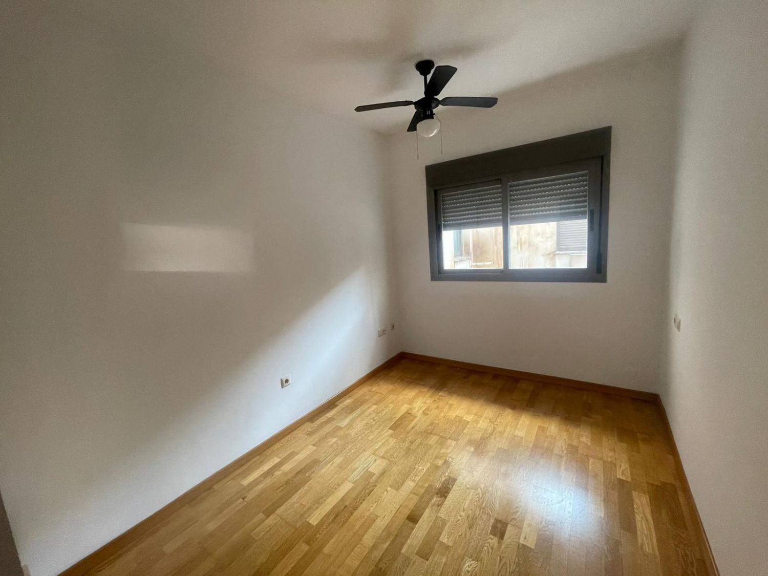 Dormitori de Apartament en venda en Torremolinos amb Aire condicionat, Parquet i Terrassa