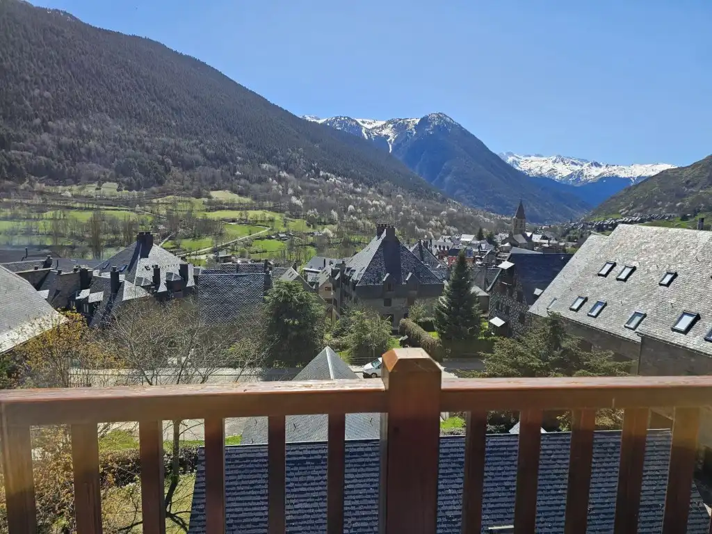 Vista exterior de Dúplex en venta en Naut Aran