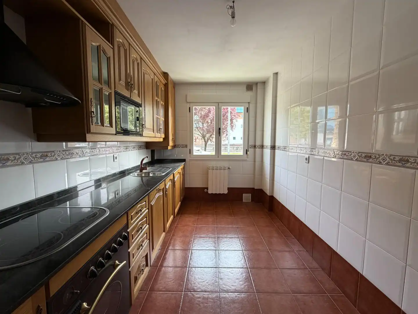 Cuina de Casa adosada en venda en Camponaraya amb Calefacció i Balcó