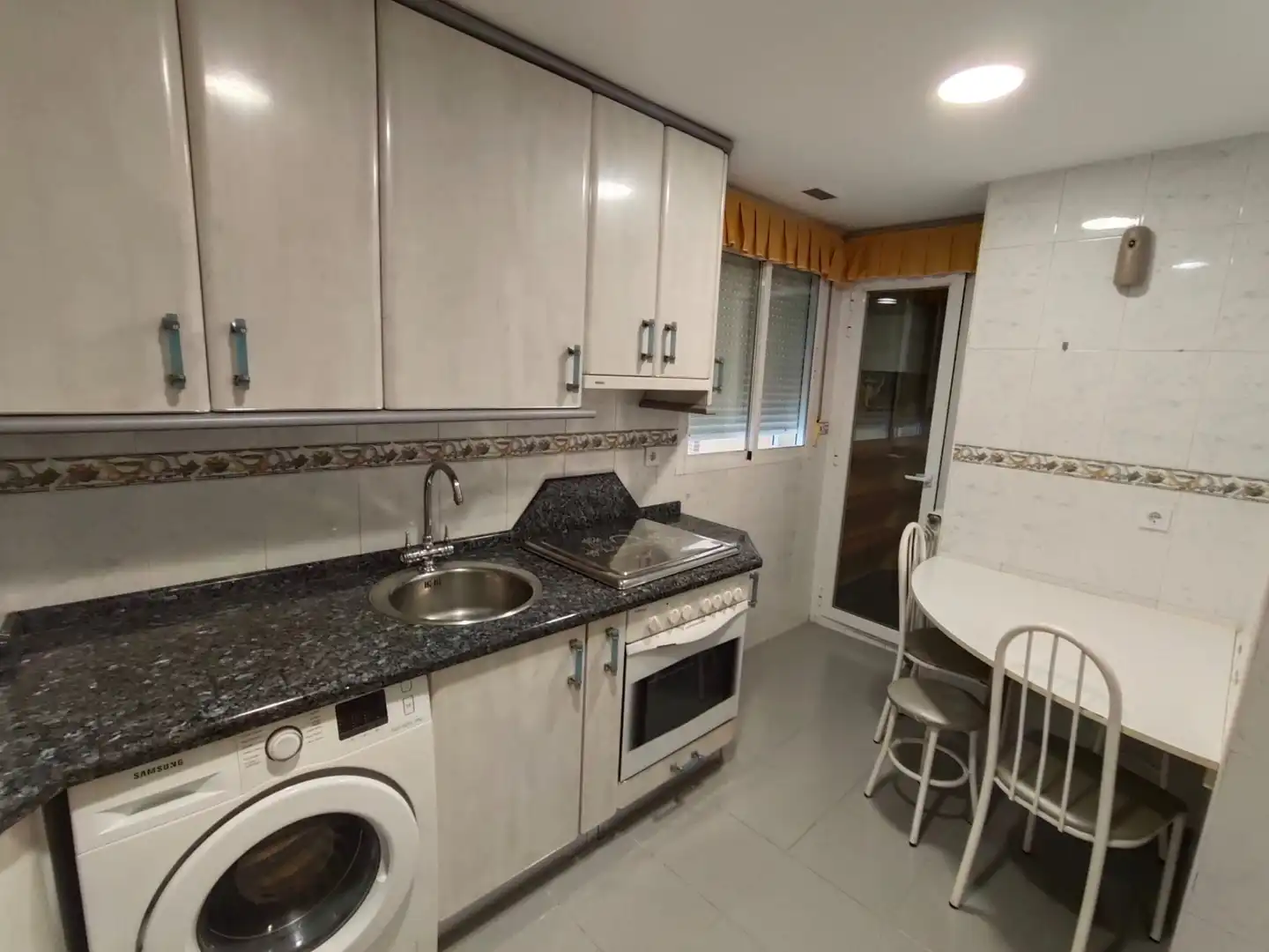 Kitchen of Flat for sale in Cistérniga  with Heating, Parquet flooring and Terrace
