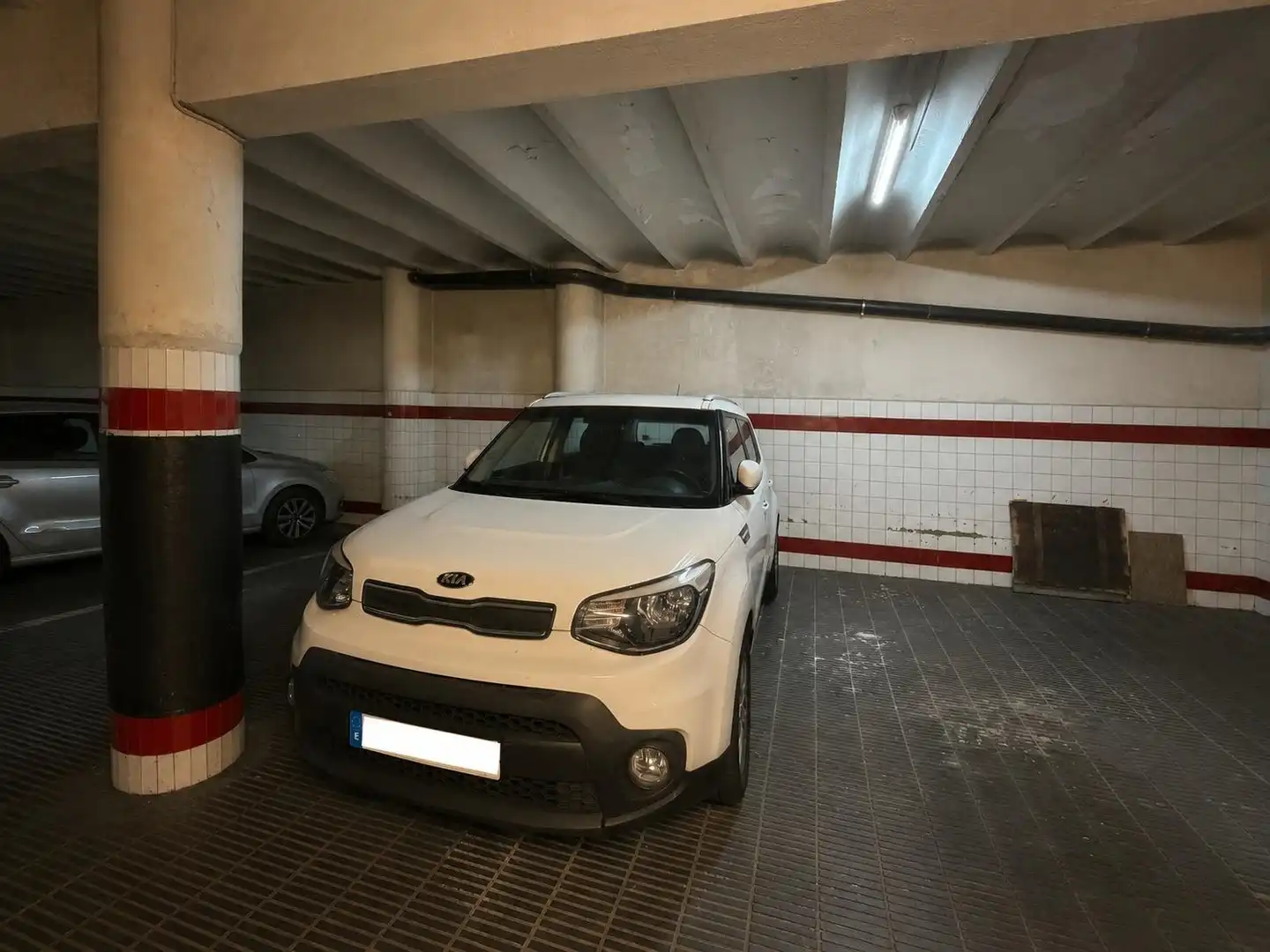 Aparcament de Pis en venda en Barcelona amb Calefacció, Parquet i Terrassa