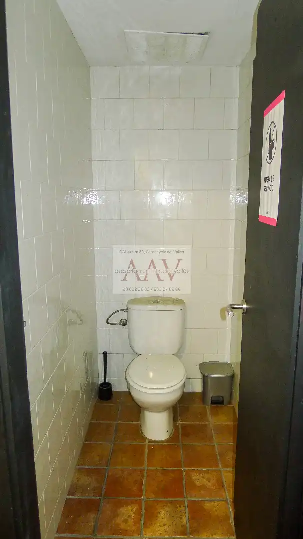 Bathroom of Industrial buildings for rent in Cerdanyola del Vallès