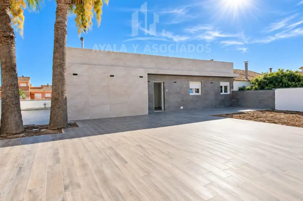Vista exterior de Casa o xalet en venda en Cartagena amb Jardí privat i Piscina