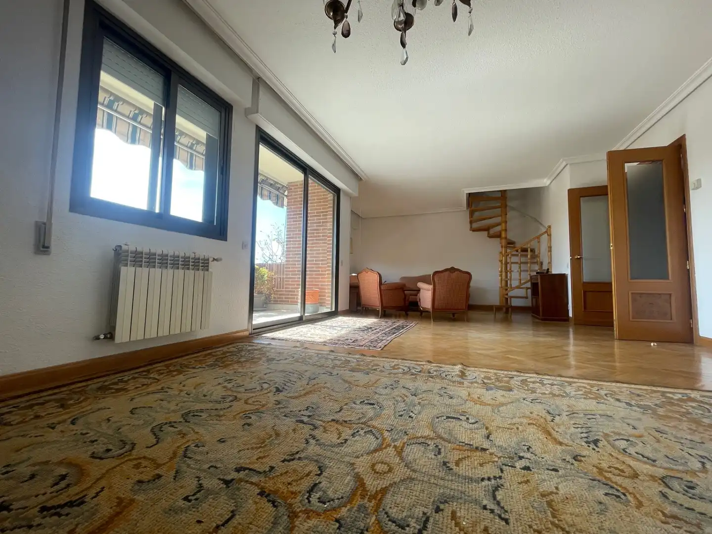 Sala de estar de Ático en venta en Pozuelo de Alarcón con Aire acondicionado, Calefacción y Jardín privado