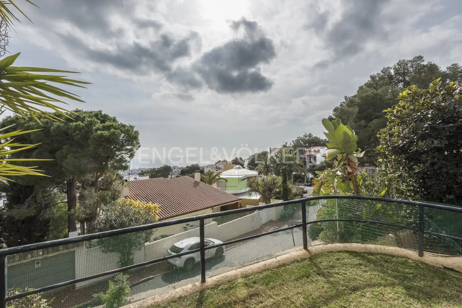 Vista exterior de Casa adosada en venda en Sitges amb Aire condicionat, Calefacció i Jardí privat