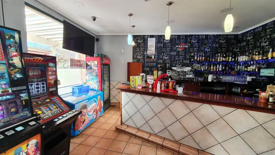 Commercial properties for sale in Parque de Santa Juliana, Universidad