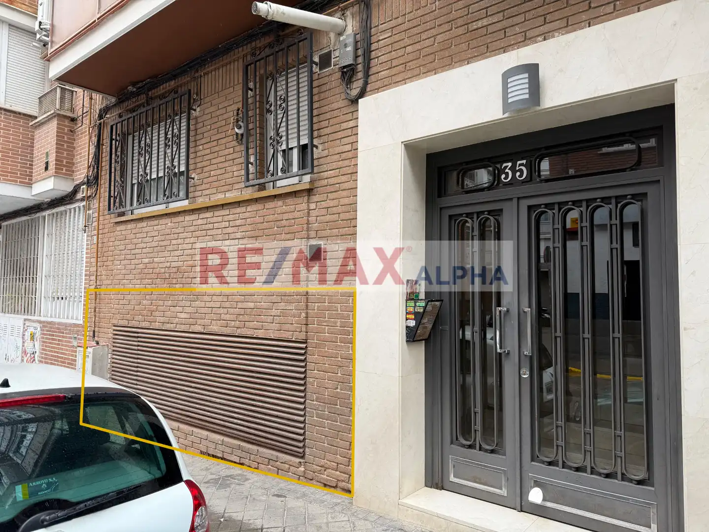 Vista exterior de Local en venta en Madrid
