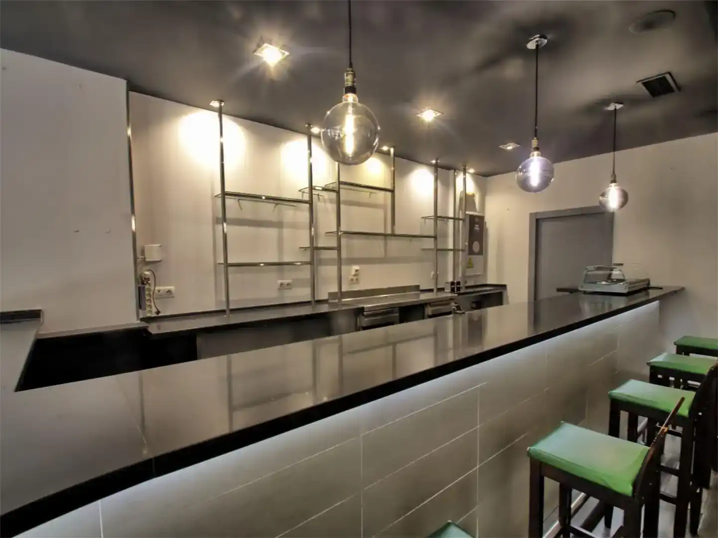 Cocina de Local de alquiler en León Capital  con Aire acondicionado y Amueblado