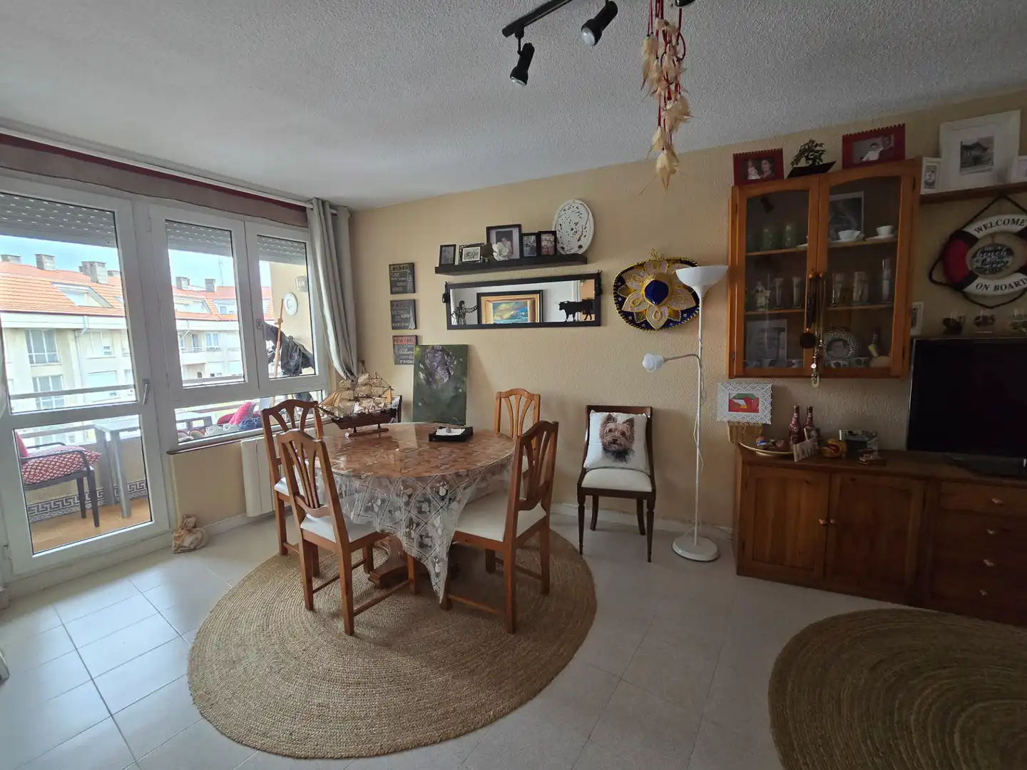 Wohnzimmer von Wohnung zum Verkauf in Bareyo mit Heizung, Terrasse und Möbliert