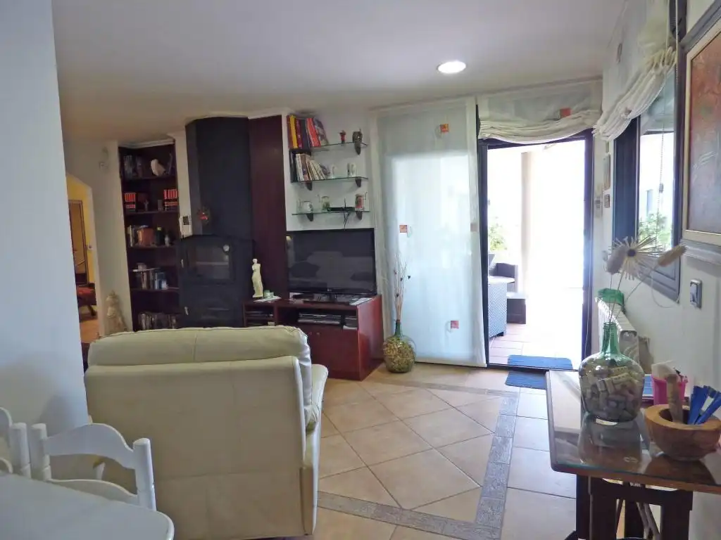 Sala d'estar de Casa o xalet en venda en Vilafant amb Aire condicionat, Jardí privat i Terrassa