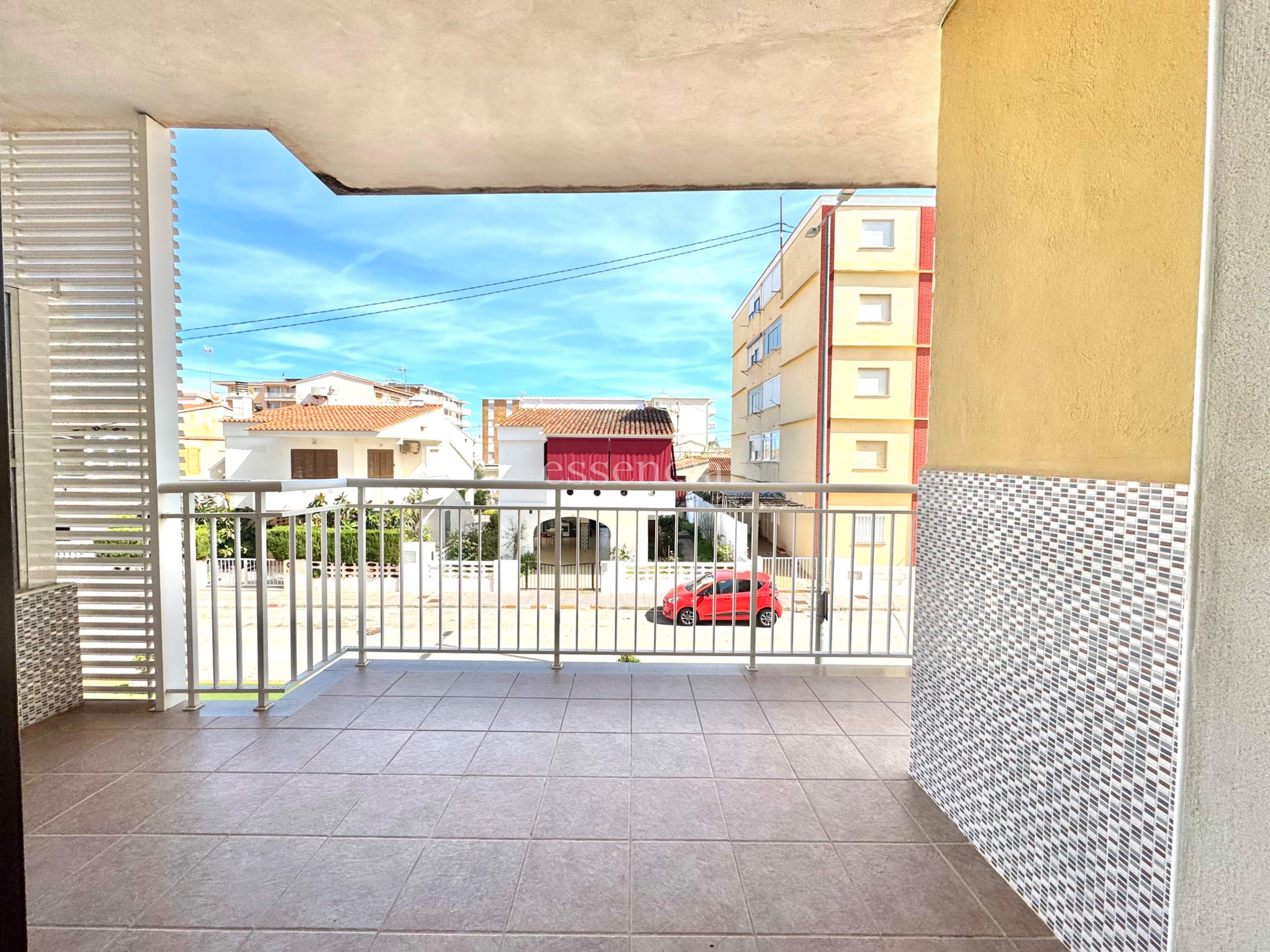 Außenansicht von Wohnung zum Verkauf in Piles mit Terrasse und Balkon