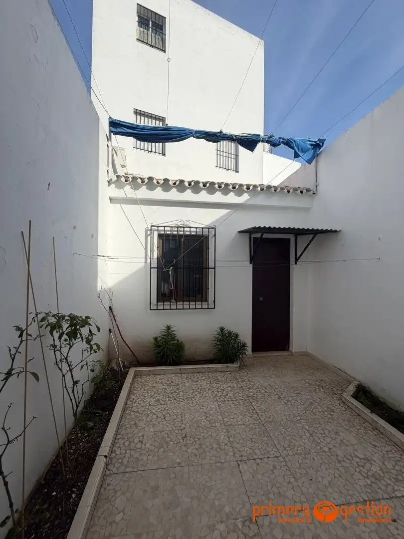Vista exterior de Casa o xalet en venda en Fuentes de Andalucía amb Moblat