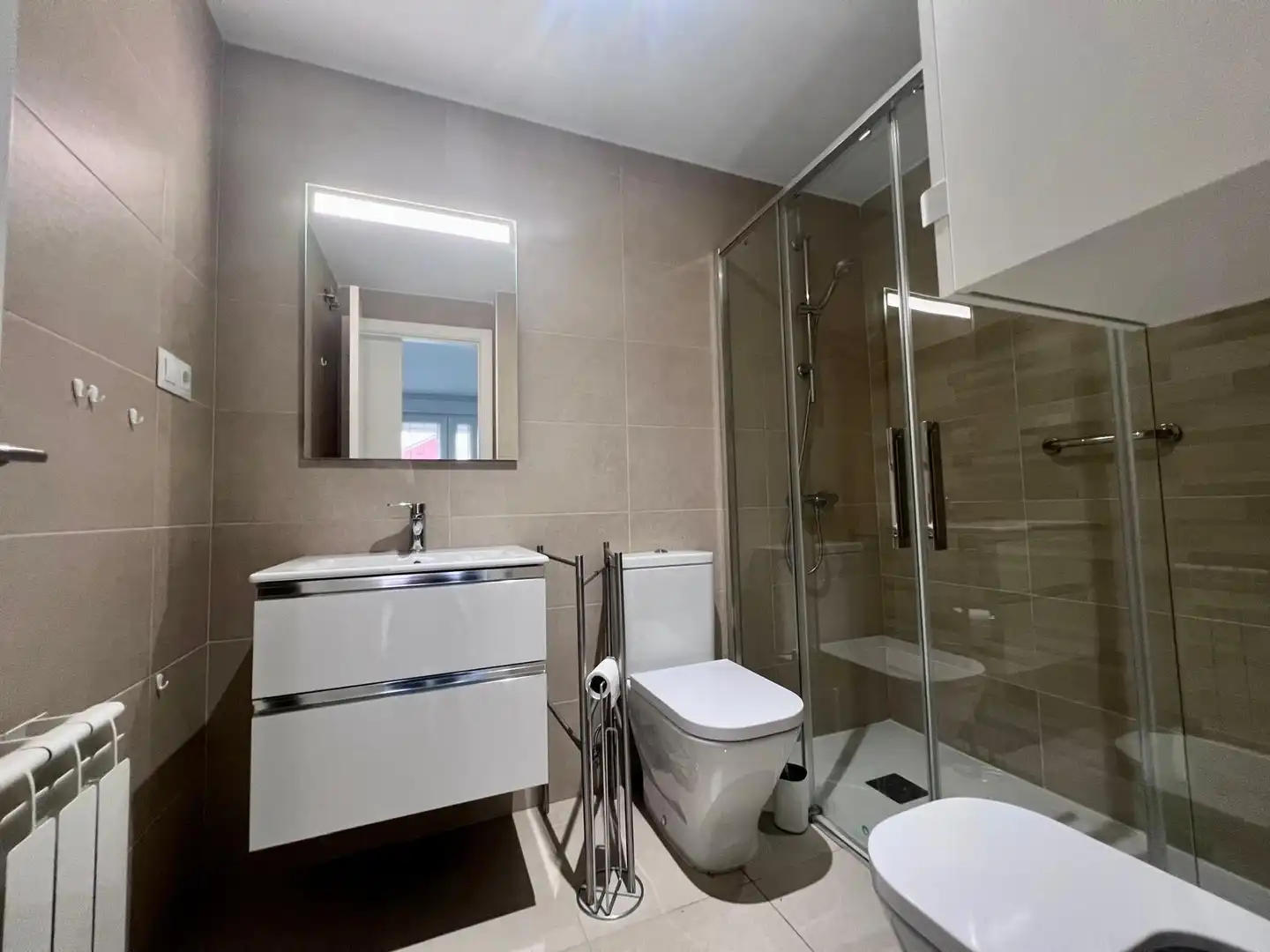 Bathroom of Flat for rent in Oviedo   with Heating, Private garden and Terrace