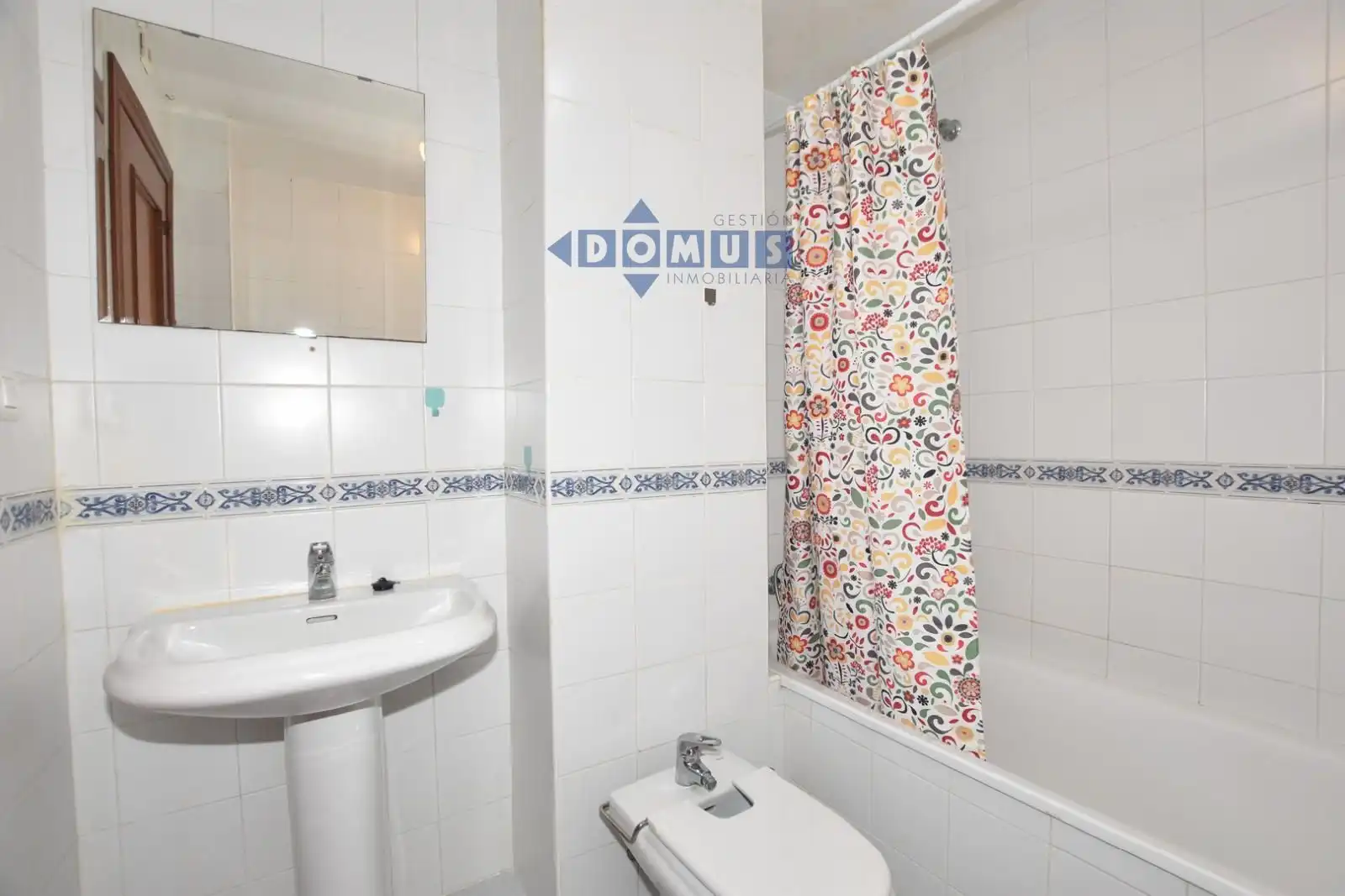 Bathroom of Flat for sale in Ronda  with Air Conditioner, Terrace and Furnished