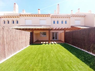 Maison mitoyenne avec balcon à vendre à ADARVES DE CALYPSO