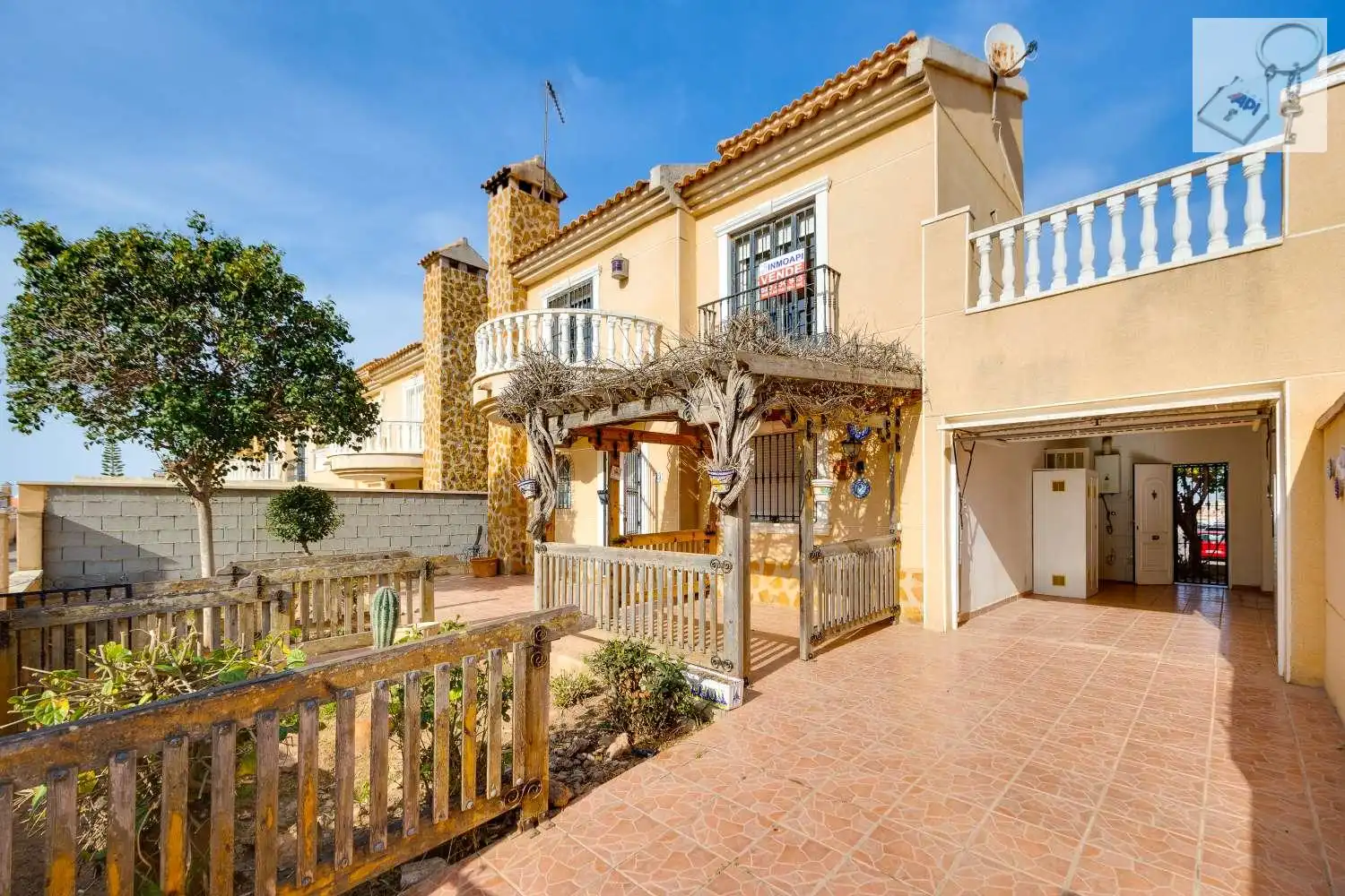 Vista exterior de Casa o chalet en venta en Torrevieja con Terraza y Piscina