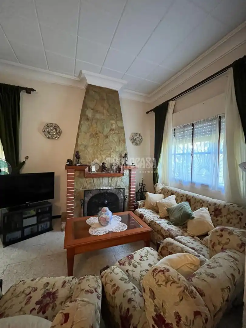 Sala de estar de Casa o chalet en venta en Mairena del Alcor con Aire acondicionado, Calefacción y Piscina comunitaria