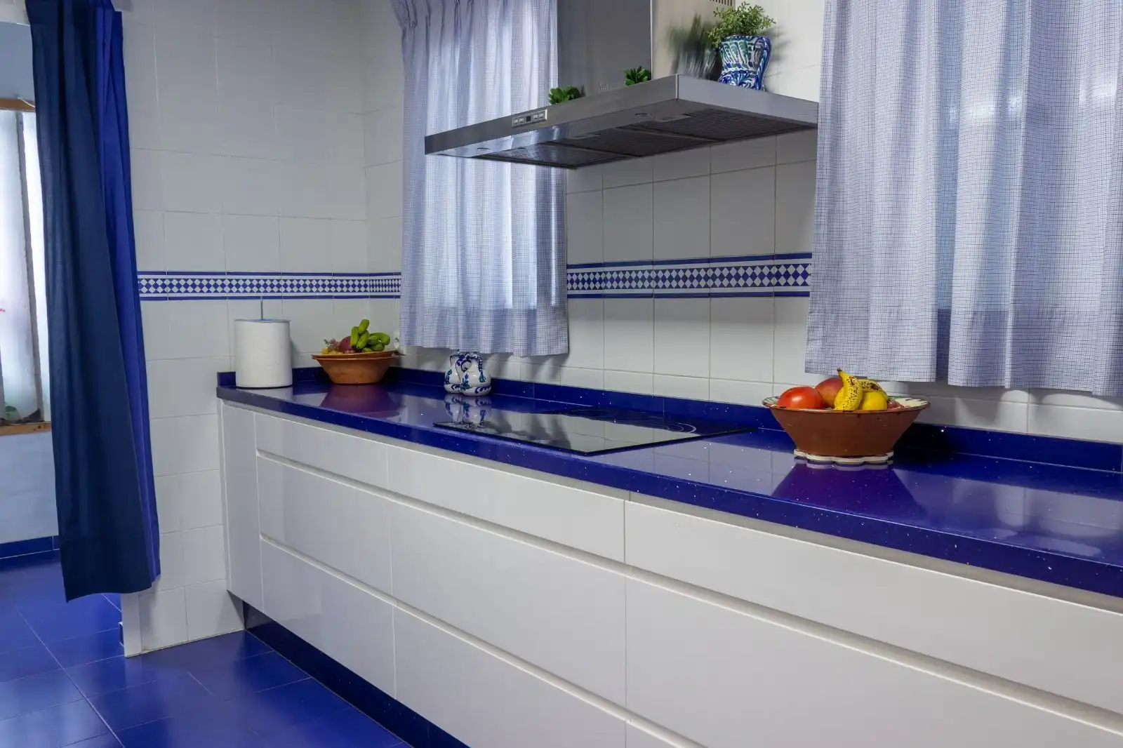 Cuina de Casa adosada en venda en Marbella amb Aire condicionat, Jardí privat i Moblat