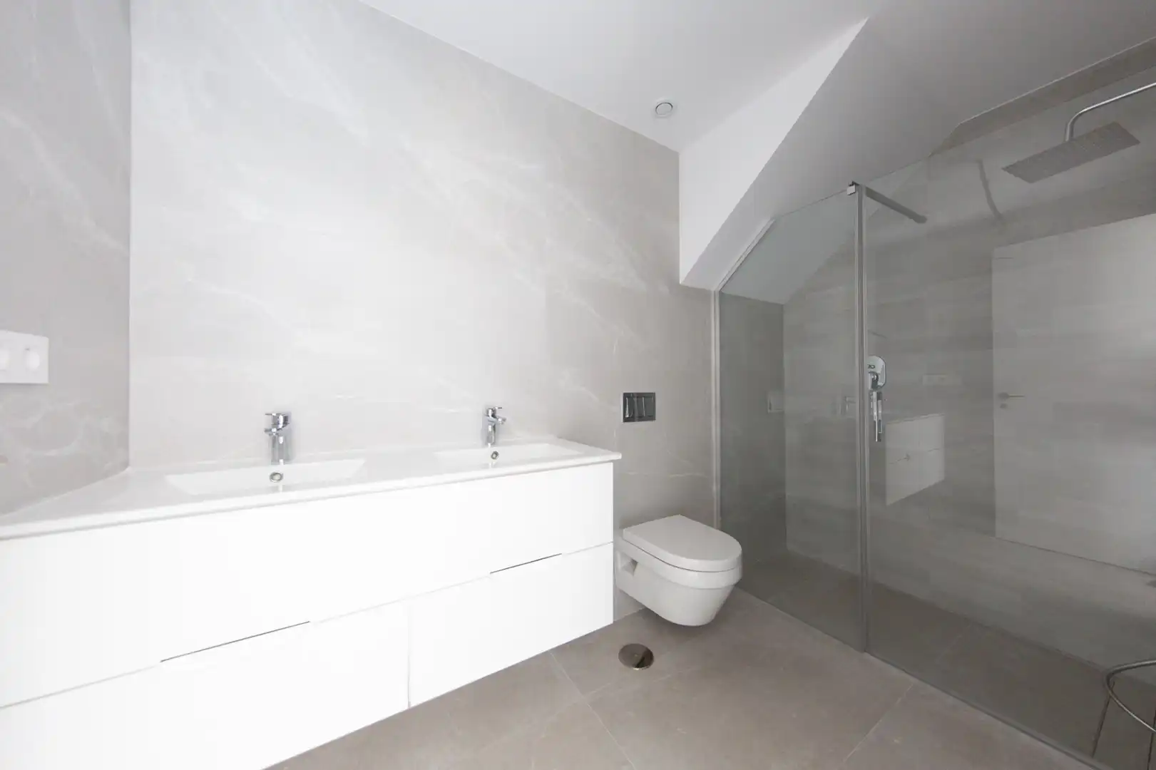 Baño de Ático de alquiler en Finestrat con Aire acondicionado, Calefacción y Jardín privado