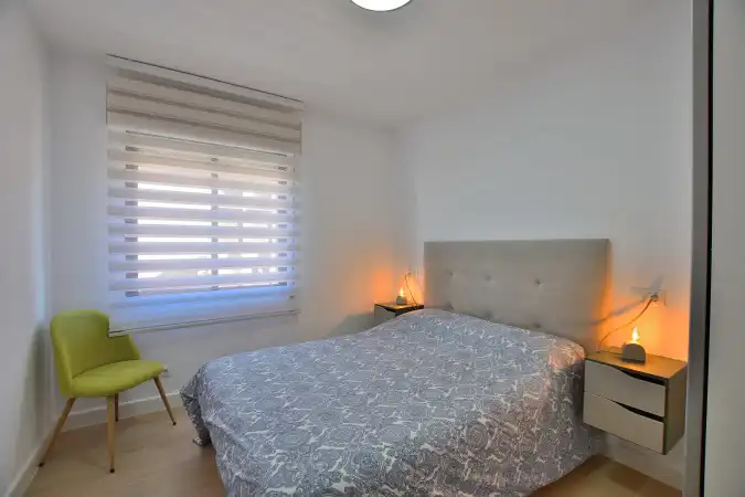 Dormitori de Pis en venda en Ronda amb Aire condicionat, Terrassa i Balcó
