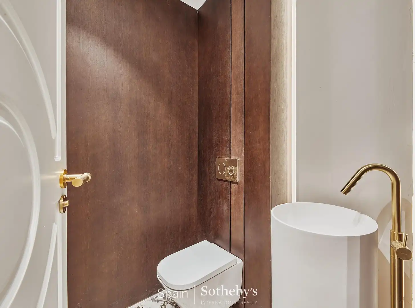 Bathroom of Apartments for sale in Madrid  with Air Conditioner, Terrace and Storage room