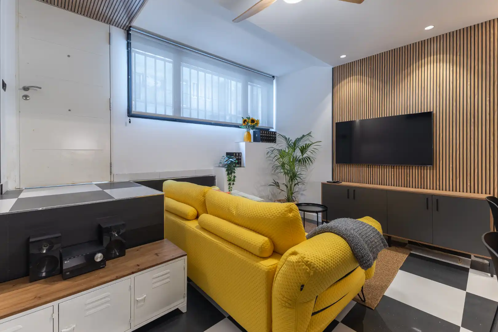 Sala de estar de Apartamento de alquiler en Madrid con Aire acondicionado, Calefacción y Amueblado