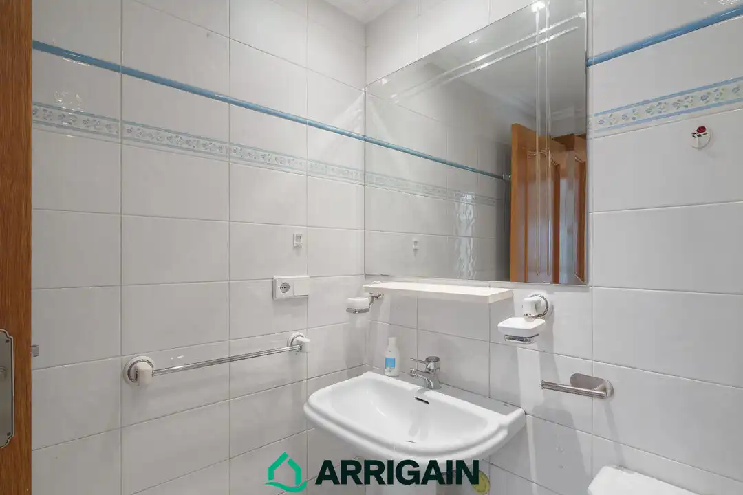 Baño de Piso en venta en Donostia - San Sebastián  con Calefacción, Terraza y Trastero