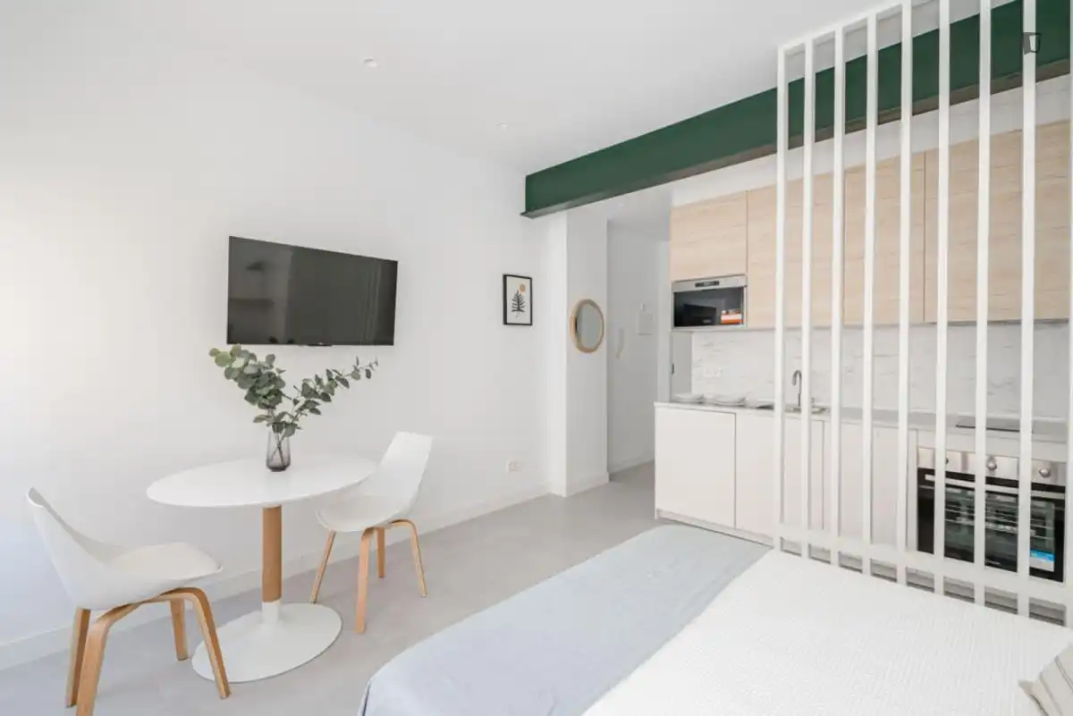 Schlafzimmer von Wohnung zur Miete in Madrid mit Klimaanlage, Heizung und Möbliert