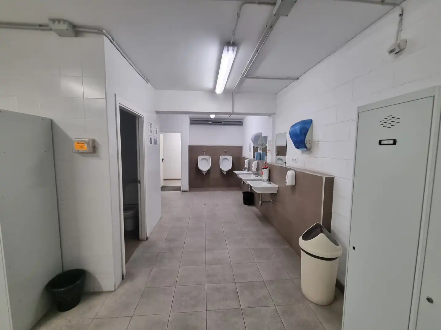 Baño de Nave industrial de alquiler en Abrera