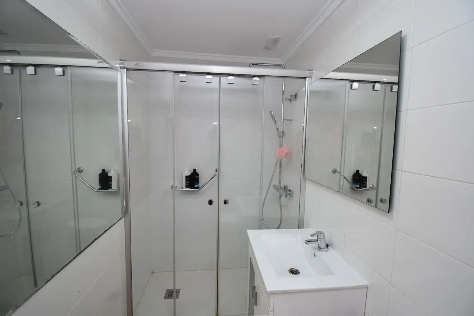 Bany de Apartament de lloguer en Santa Pola amb Aire condicionat, Calefacció i Terrassa