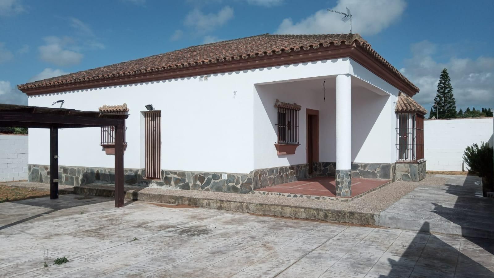 Exterior view of House or chalet for sale in Chiclana de la Frontera  with Heating, Private garden and Terrace