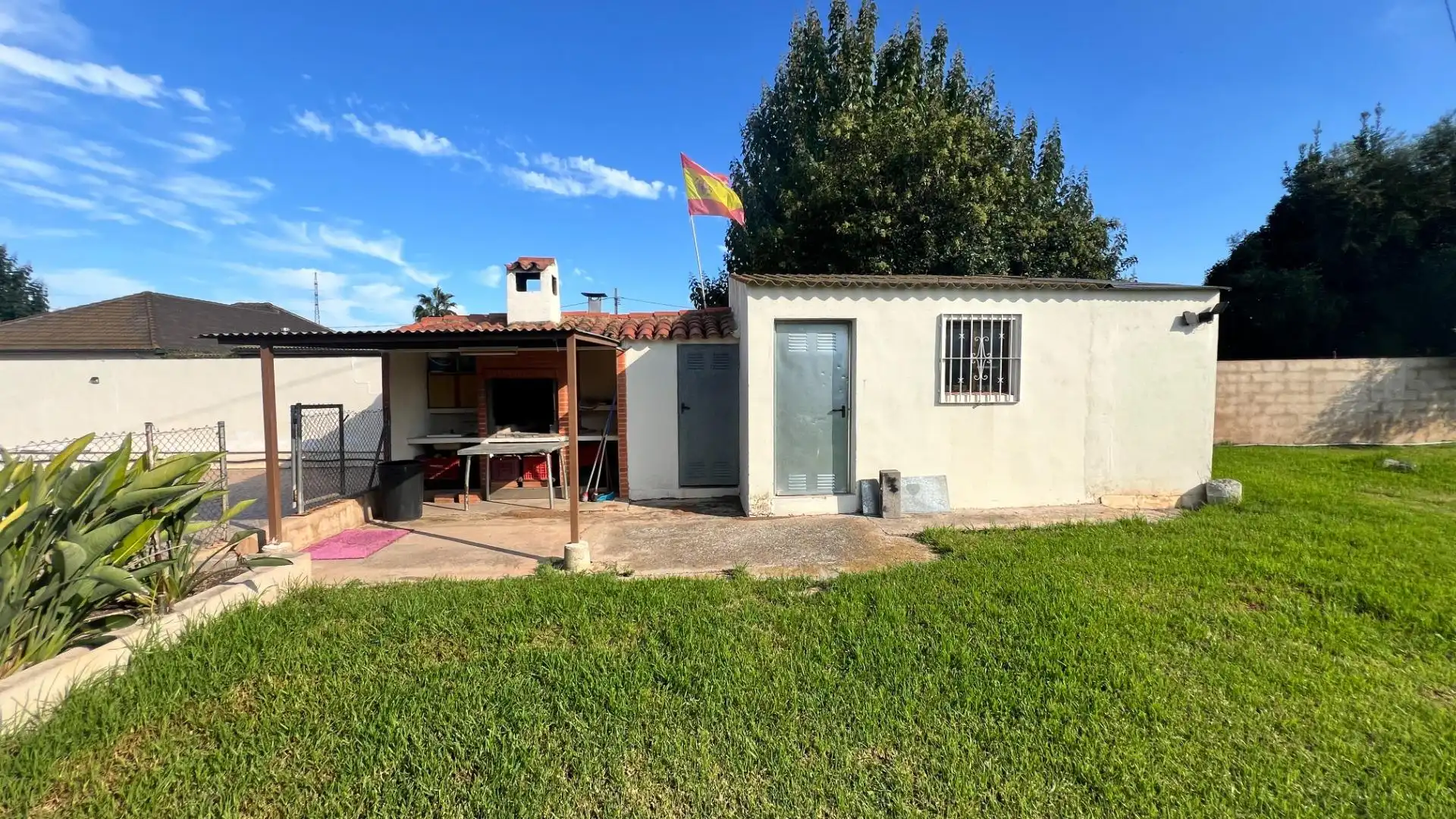 Vista exterior de Casa o xalet en venda en Castellón de la Plana / Castelló de la Plana amb Aire condicionat, Jardí privat i Terrassa