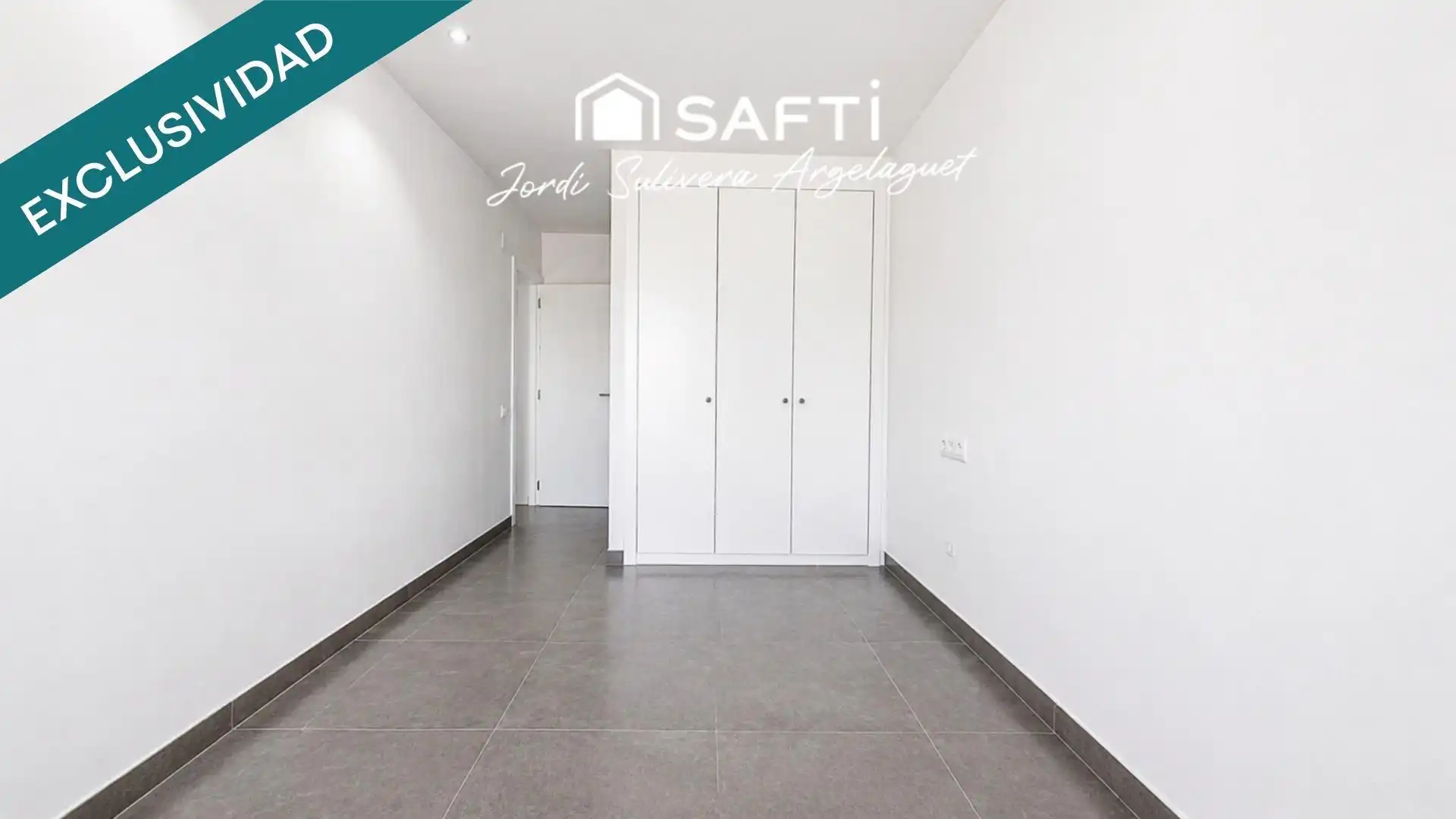 Bedroom of Flat for sale in Girona  with Air Conditioner, Heating and Terrace