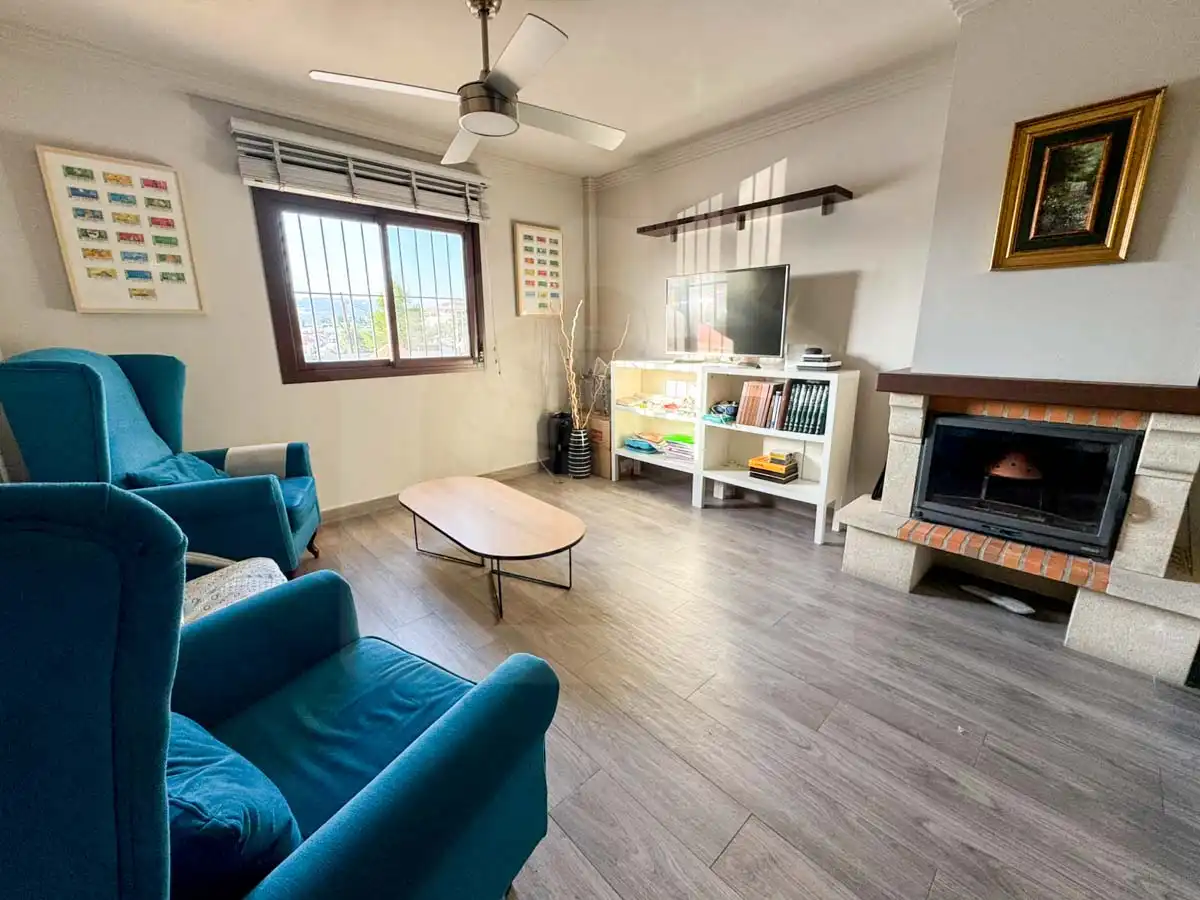 Sala de estar de Casa o chalet en venta en Pizarra con Terraza y Balcón