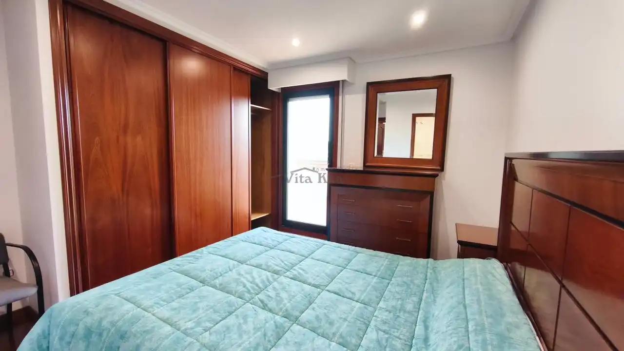 Dormitori de Pis de lloguer en Ourense Capital  amb Calefacció, Parquet i Terrassa