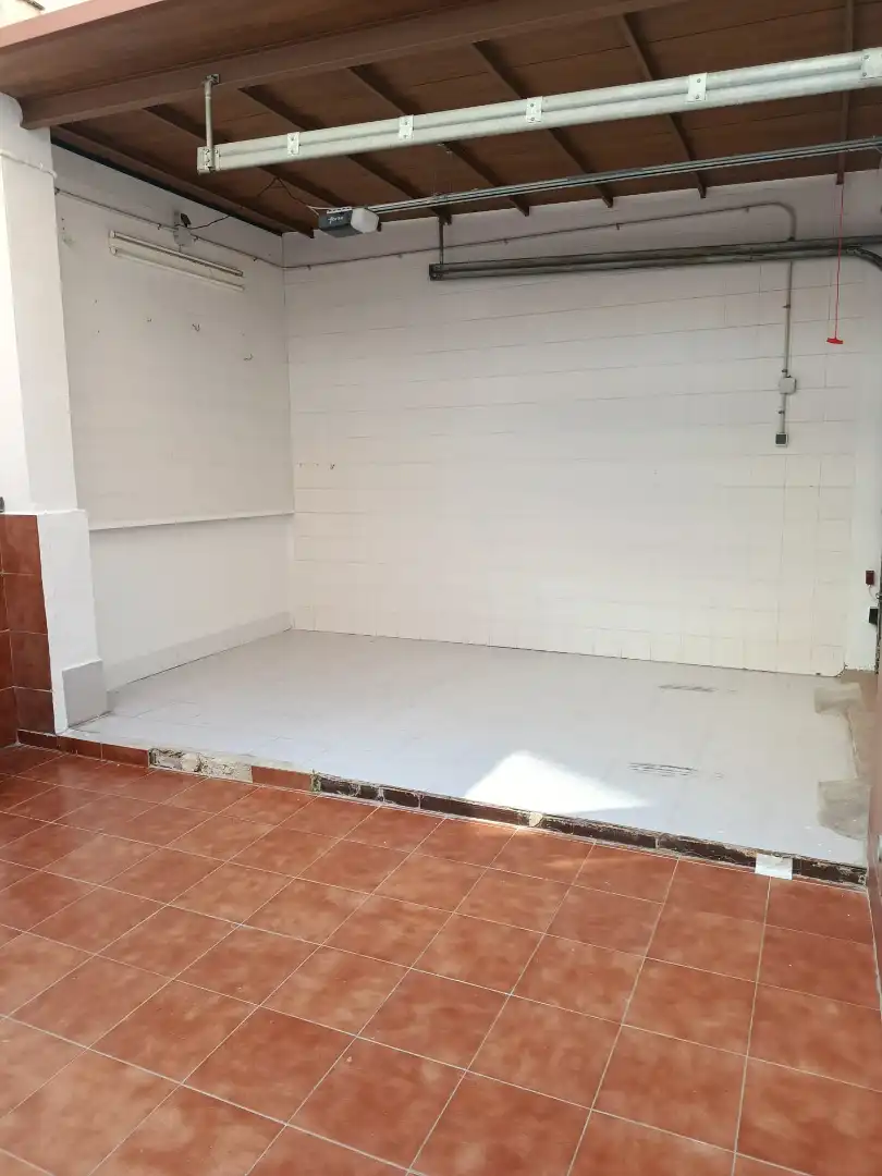 Erdgeschoss zum Verkauf in Badalona mit Klimaanlage, Heizung und Parkett