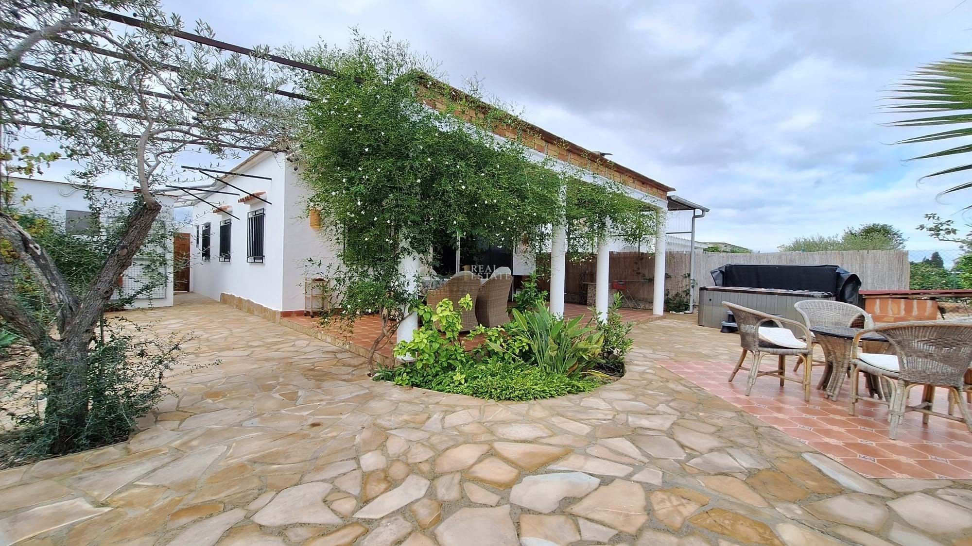 Jardí de Casa o xalet en venda en Oliva amb Aire condicionat, Terrassa i Traster