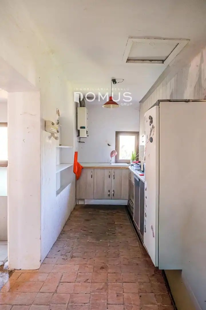 Cocina de Finca rústica en venta en Besalú con Jardín privado