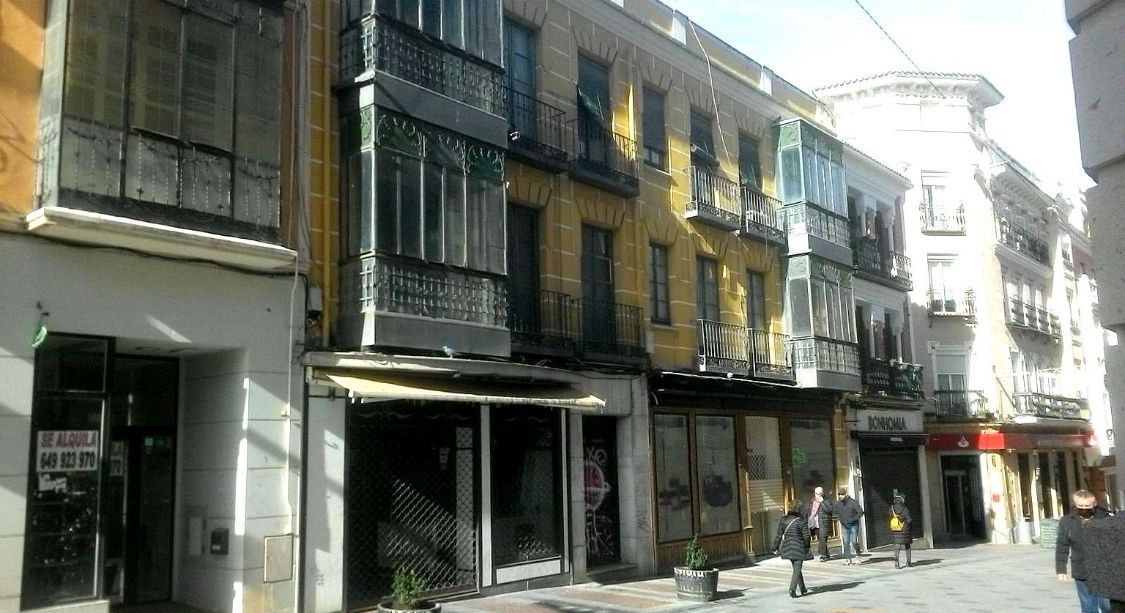 Vista exterior de Casa adosada en venda en Guadalajara Capital