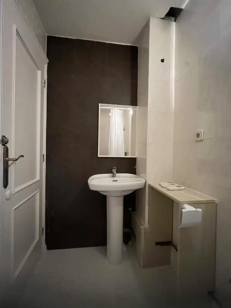 Baño de Local de alquiler en Girona con Aire acondicionado