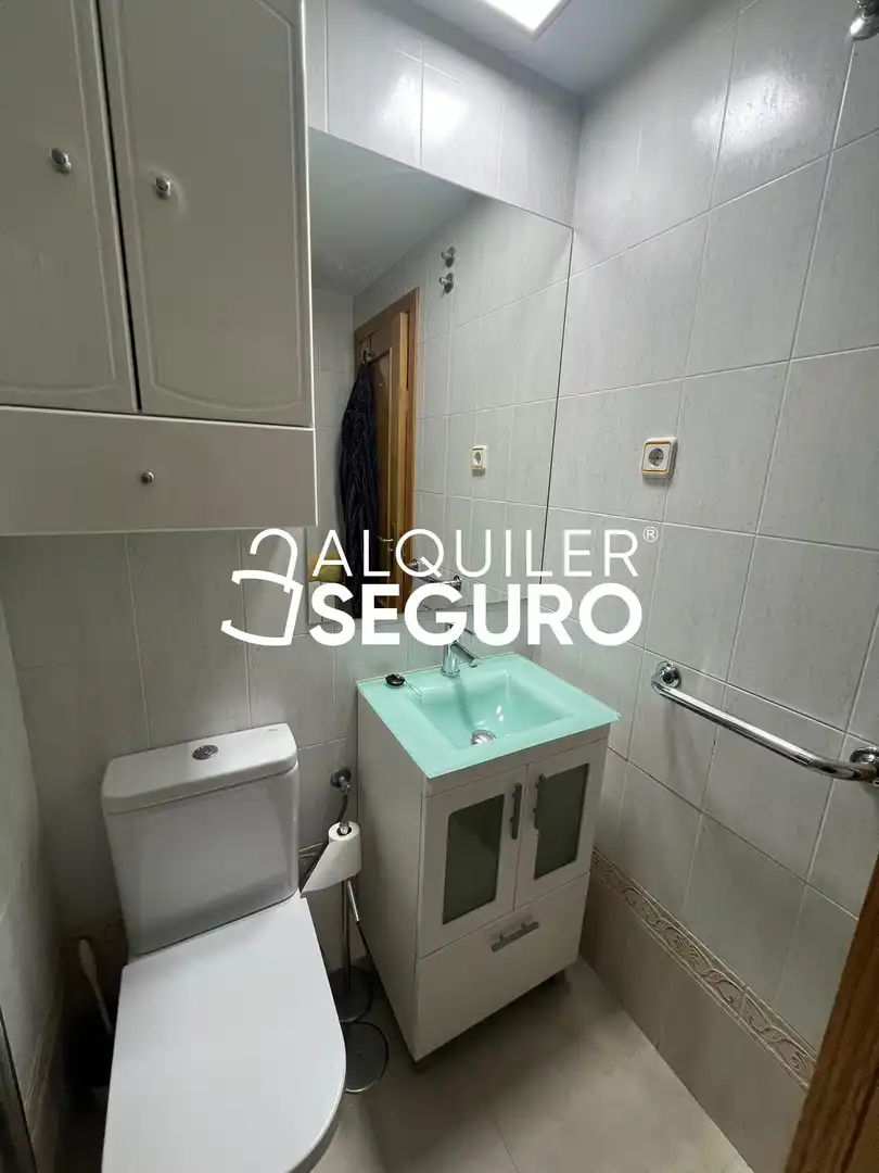 Bathroom of Flat for rent in Tres Cantos  with Air Conditioner, Heating and Swimming Pool