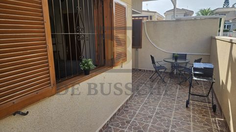 Venta de planta baja en Orihuela Costa con patio privado y piscina comunitaria. Cerca de Zenia Boulevard., imatge 3