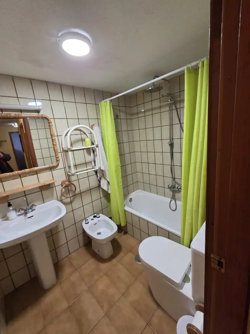 Baño de Piso de alquiler en Almuñécar con Aire acondicionado, Calefacción y Terraza
