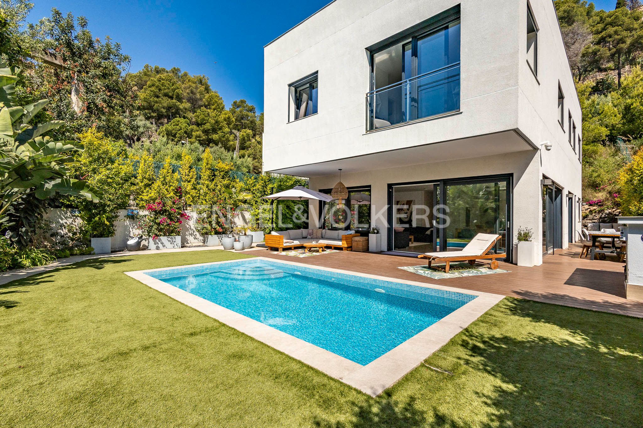Vista exterior de Casa o chalet de alquiler en Sitges con Aire acondicionado, Calefacción y Jardín privado