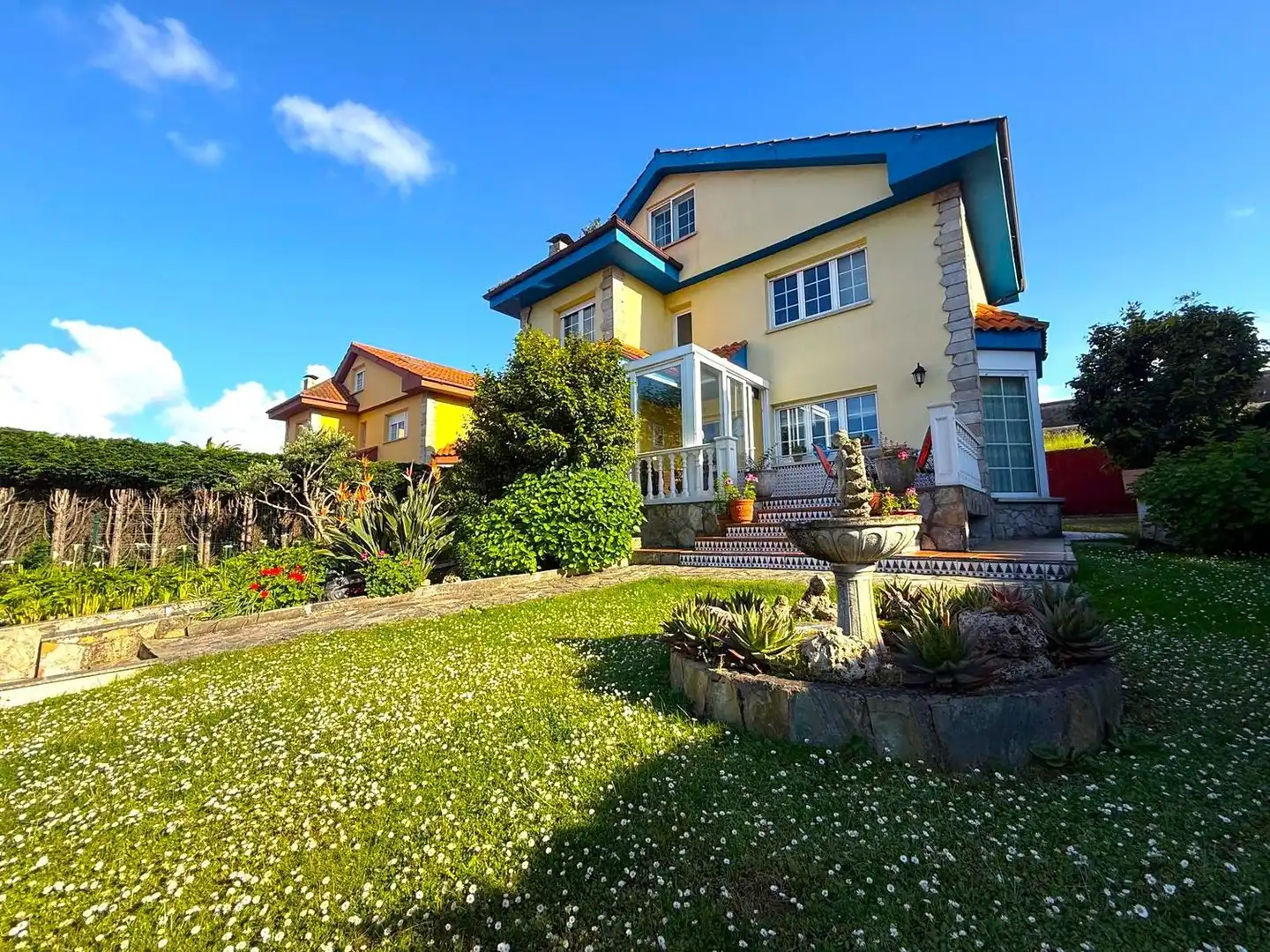 Vista exterior de Casa o chalet en venta en Gijón  con Calefacción, Terraza y Piscina