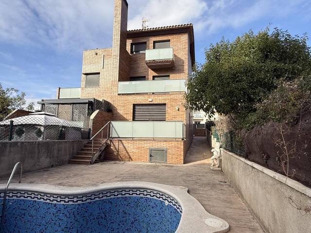 Casa-chalet en Venta en Carrer del Jou en Fondo Somella